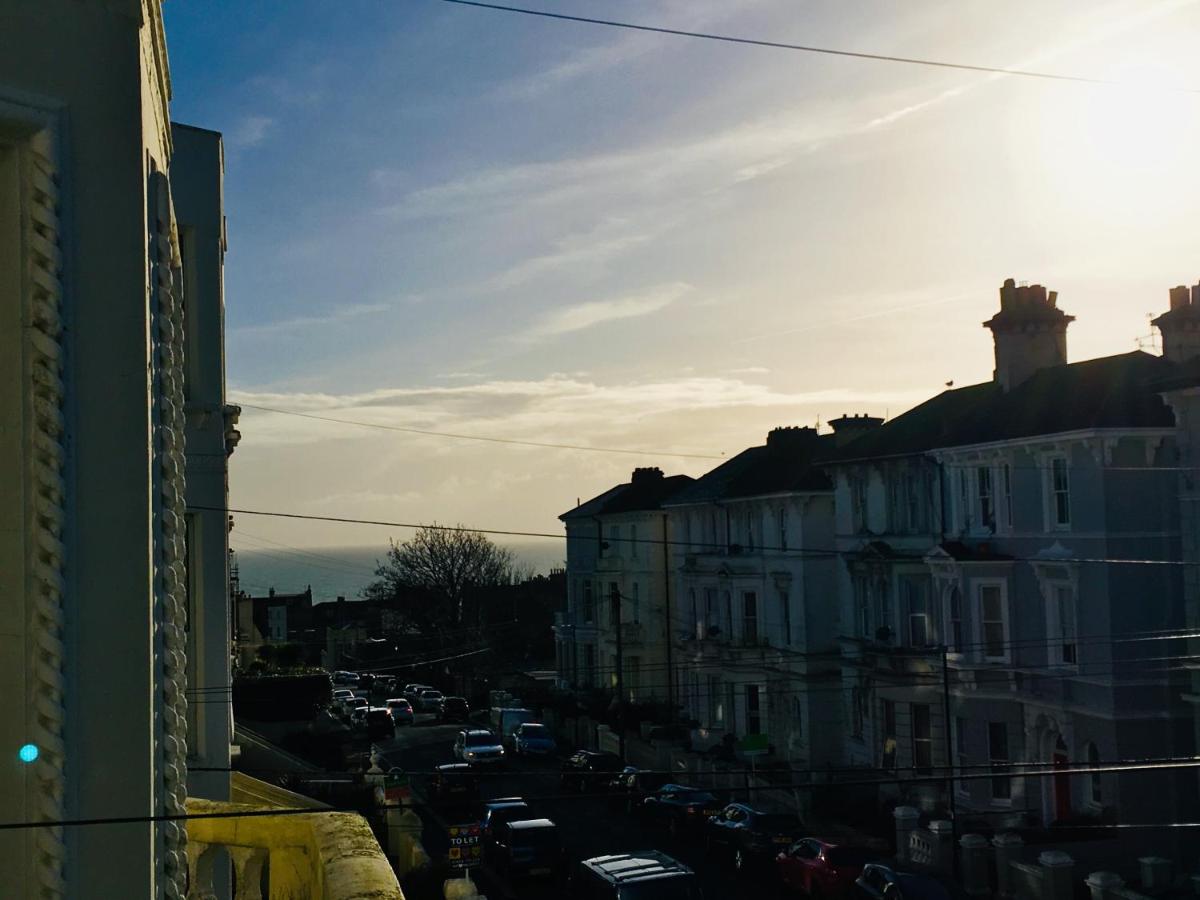 Suitetrails - Elegant Spacious Apartment in Heart of St Leonards