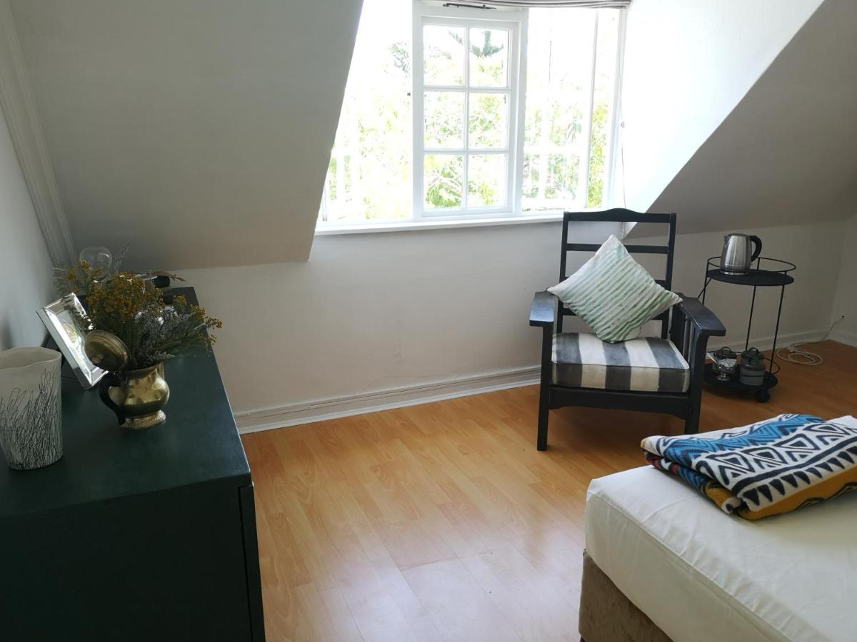 Almond Cottage Bed & Breakfast - Housity