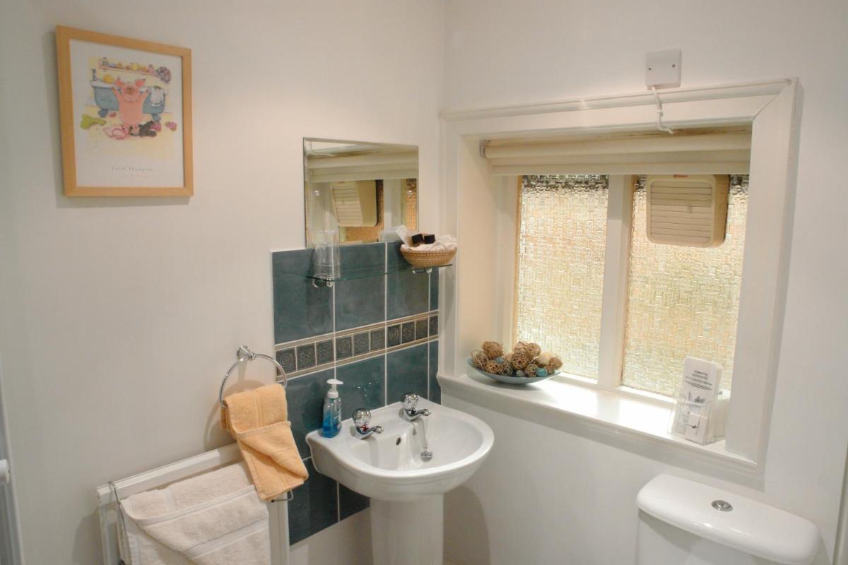 Midway Guest House - Housity