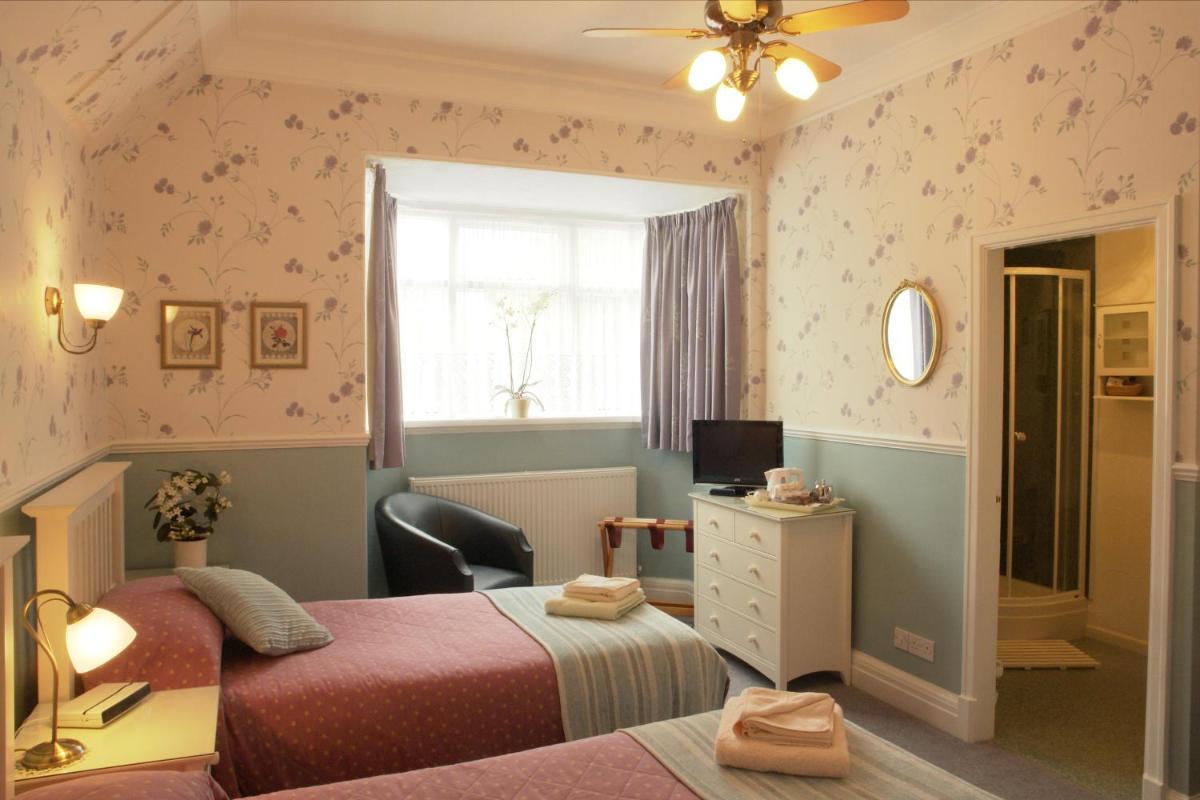 Midway Guest House - Housity