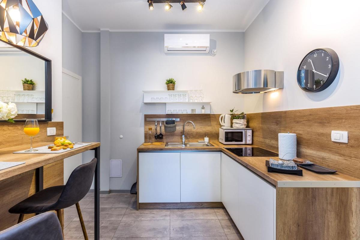 Number 1 Deluxe Apartments - Housity