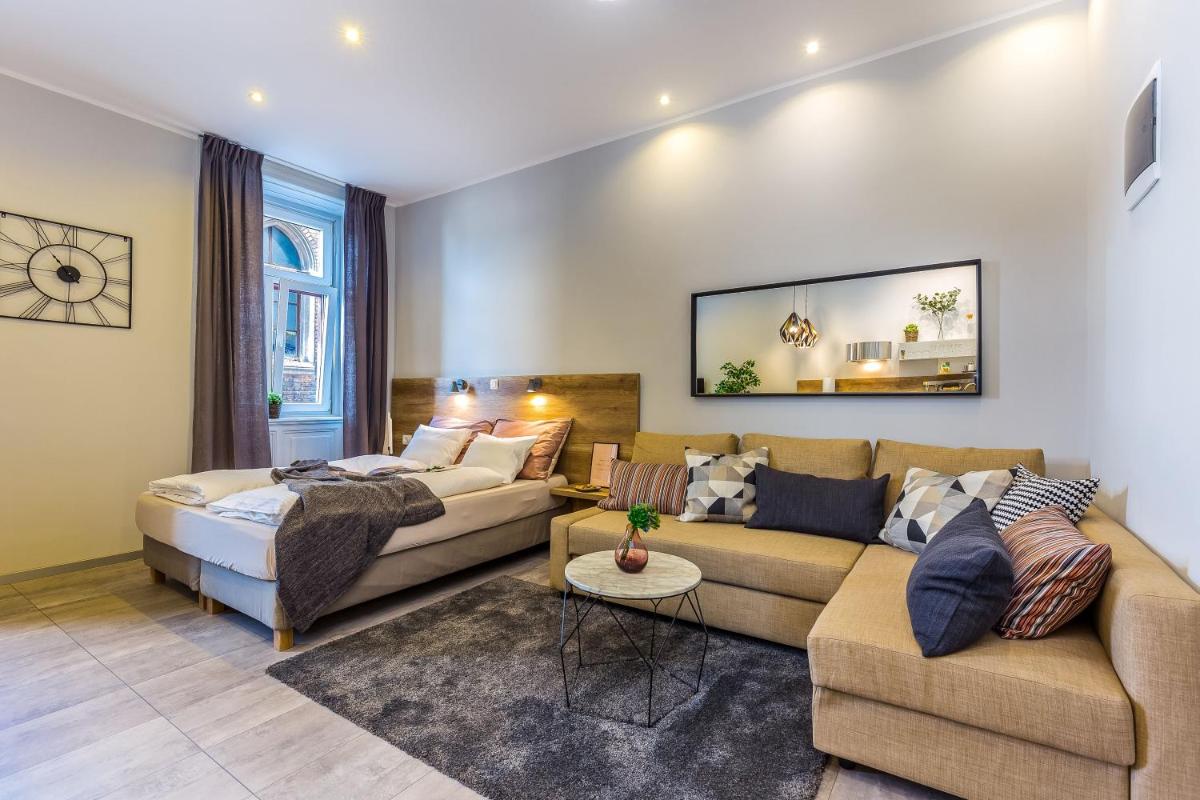 Number 1 Deluxe Apartments - Housity