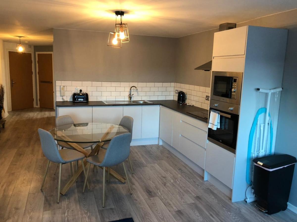 City View Stay - Contemporary City View Apartment - Housity
