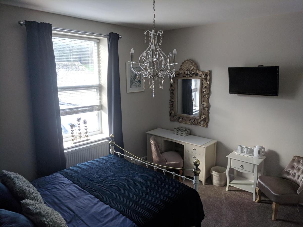 Lion House Bed & Breakfast with Restaurant - Housity