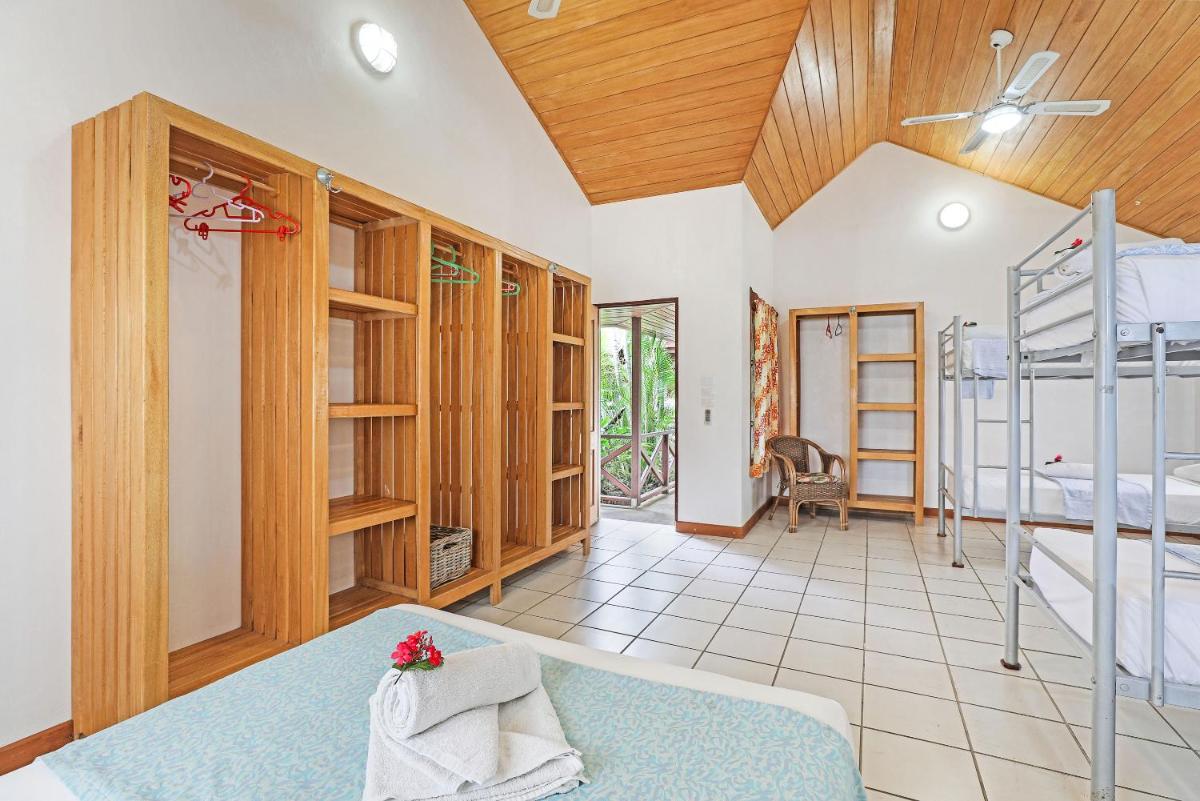 Beachfront Resort - Housity