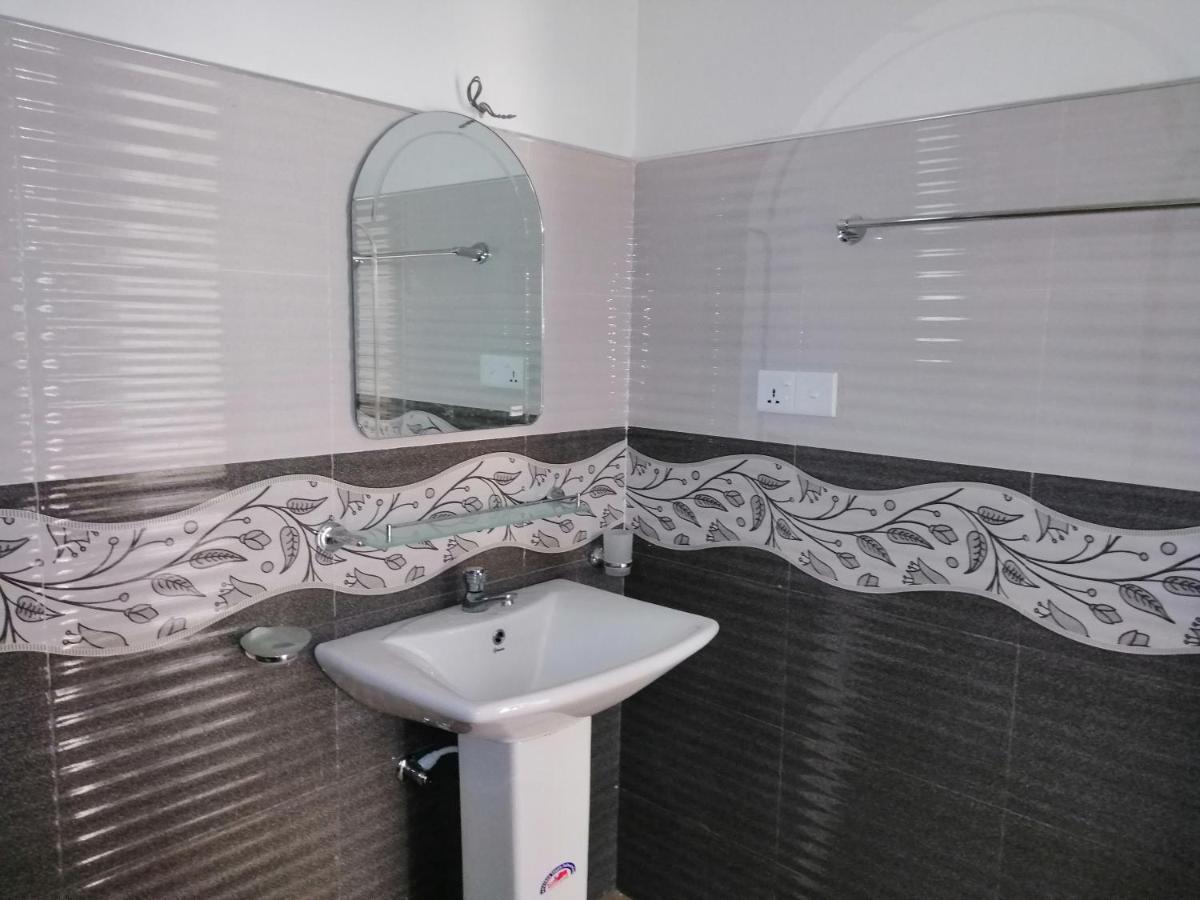 Banana Resort And Restaurant - Housity