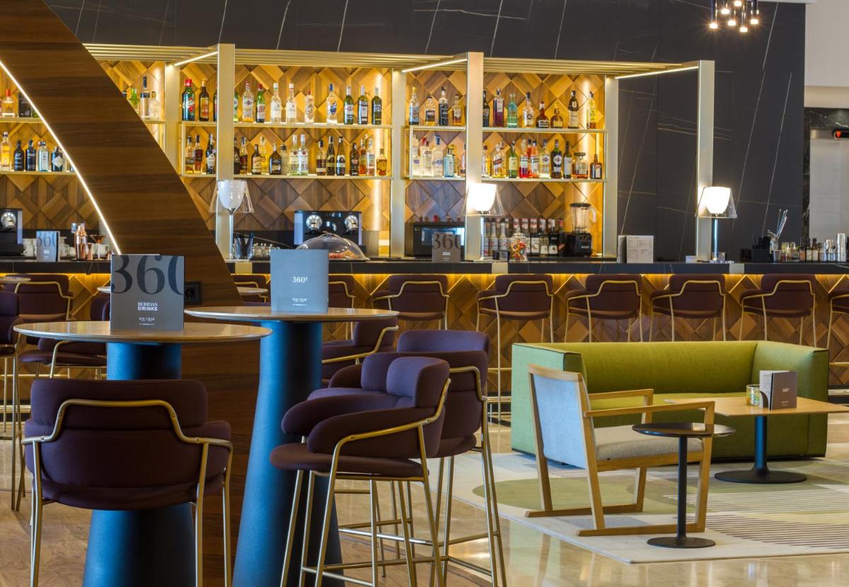 El salón o zona de bar de SOLYMAR Gran Hotel