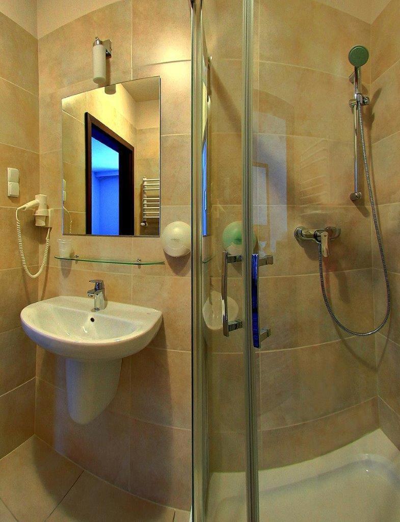 Hotel Camelot - Housity