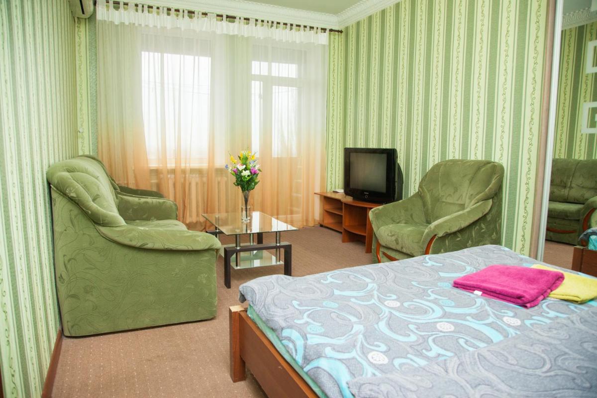 Suitetrails - Semi-luxury Apt on Nezalezhnoi Ukrаiny 92 near Intourist Hotel