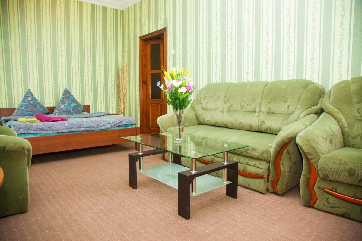 Suitetrails - Semi-luxury Apt on Nezalezhnoi Ukrаiny 92 near Intourist Hotel