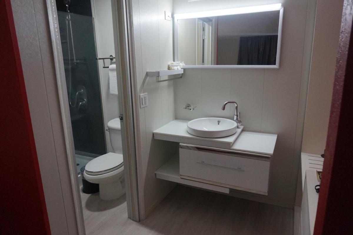 Travelodge by Wyndham Orlando at Heart of International Drive - Housity