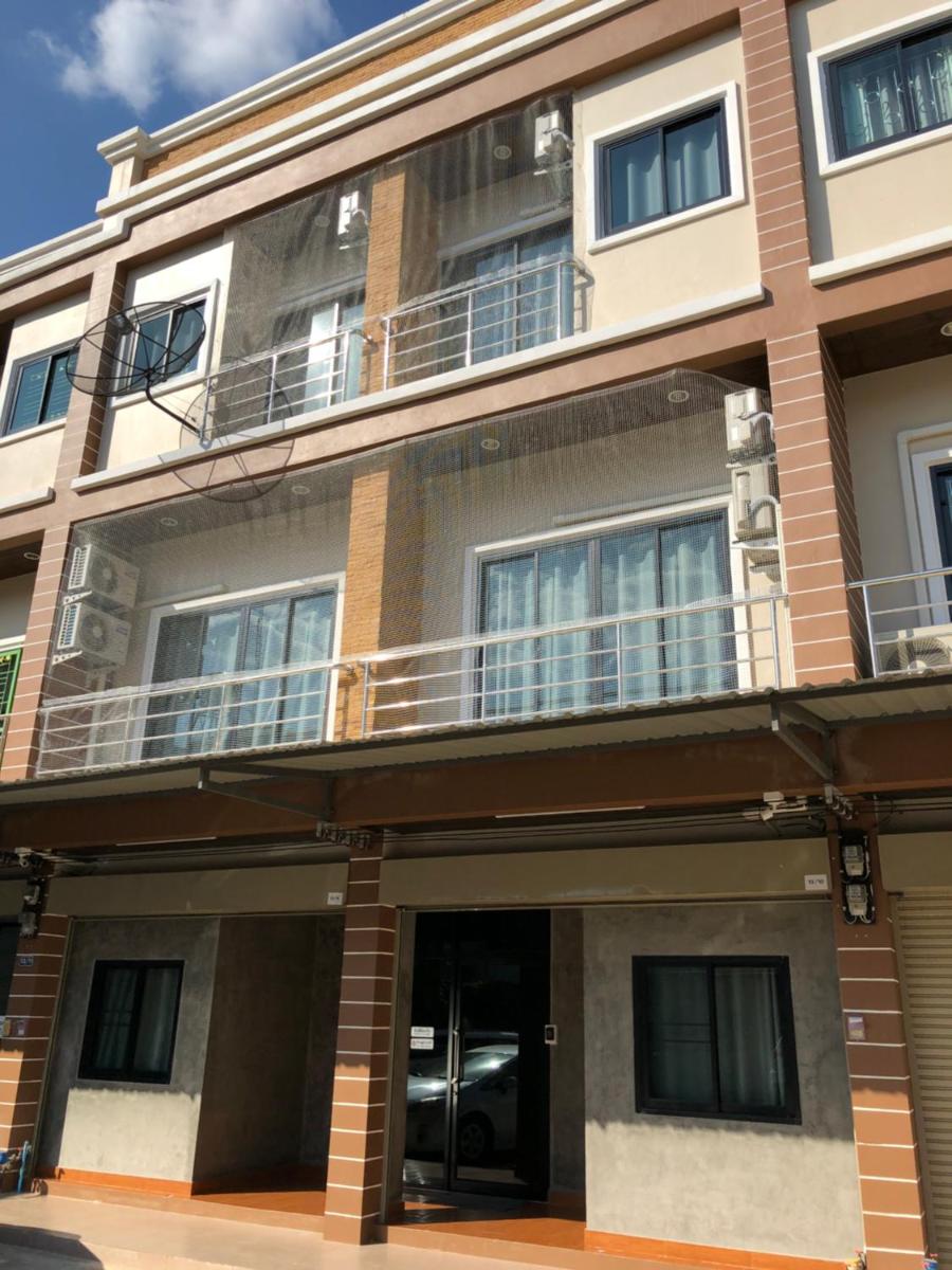 Rabbit Hotel - Housity