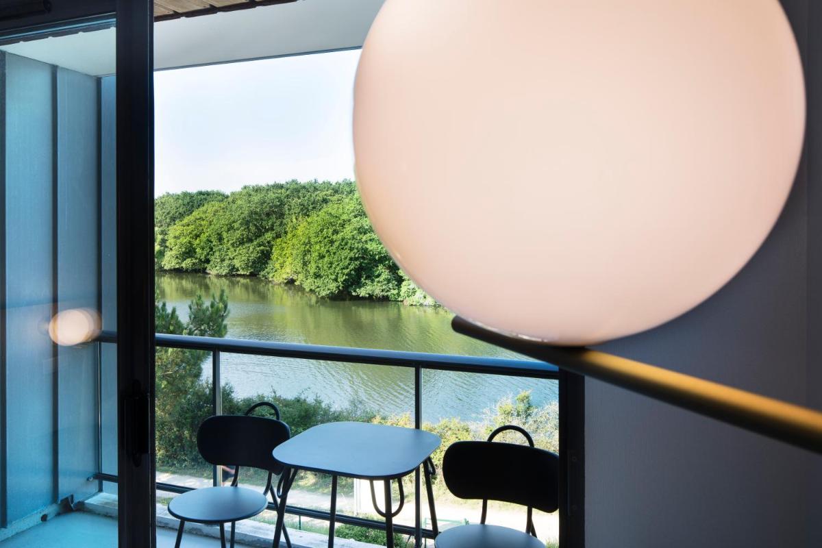 Vue sur la rivière ou le fleuve situé(e) à proximité de l'hôtel