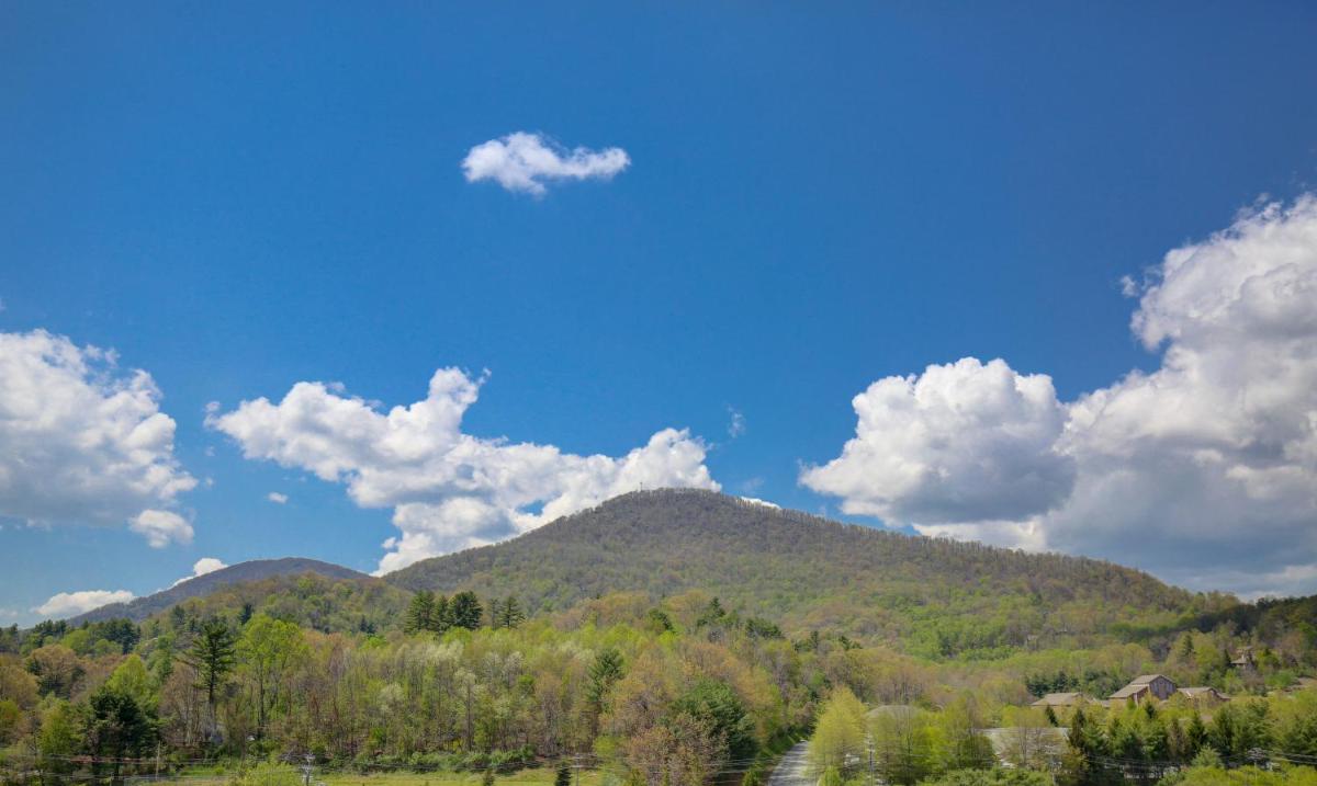 Quality Inn & Suites Boone - University Area - Housity