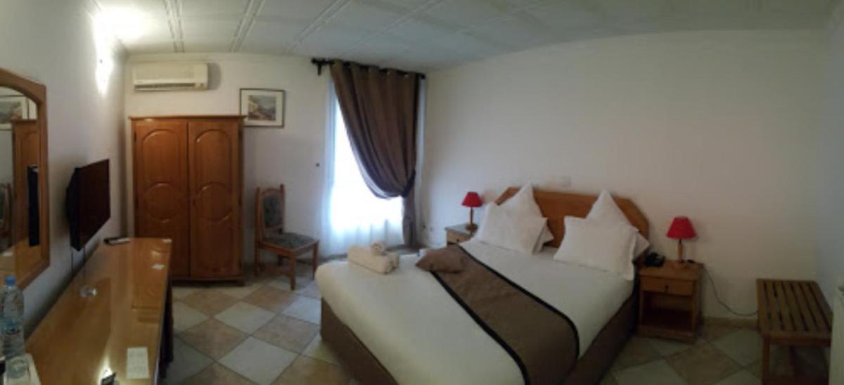 Hotel El Biar - Housity