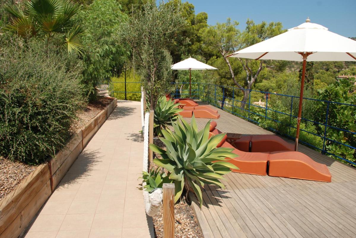 Jardín al aire libre en Hotel Petit Cala Fornells
