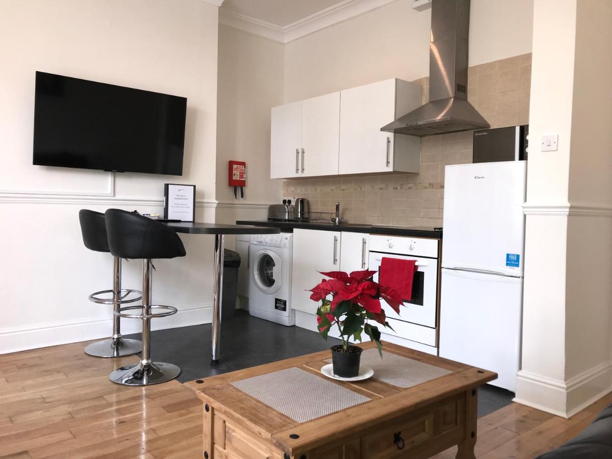 1 Bedroom Modern Apartment, Uplands, Swansea - Housity