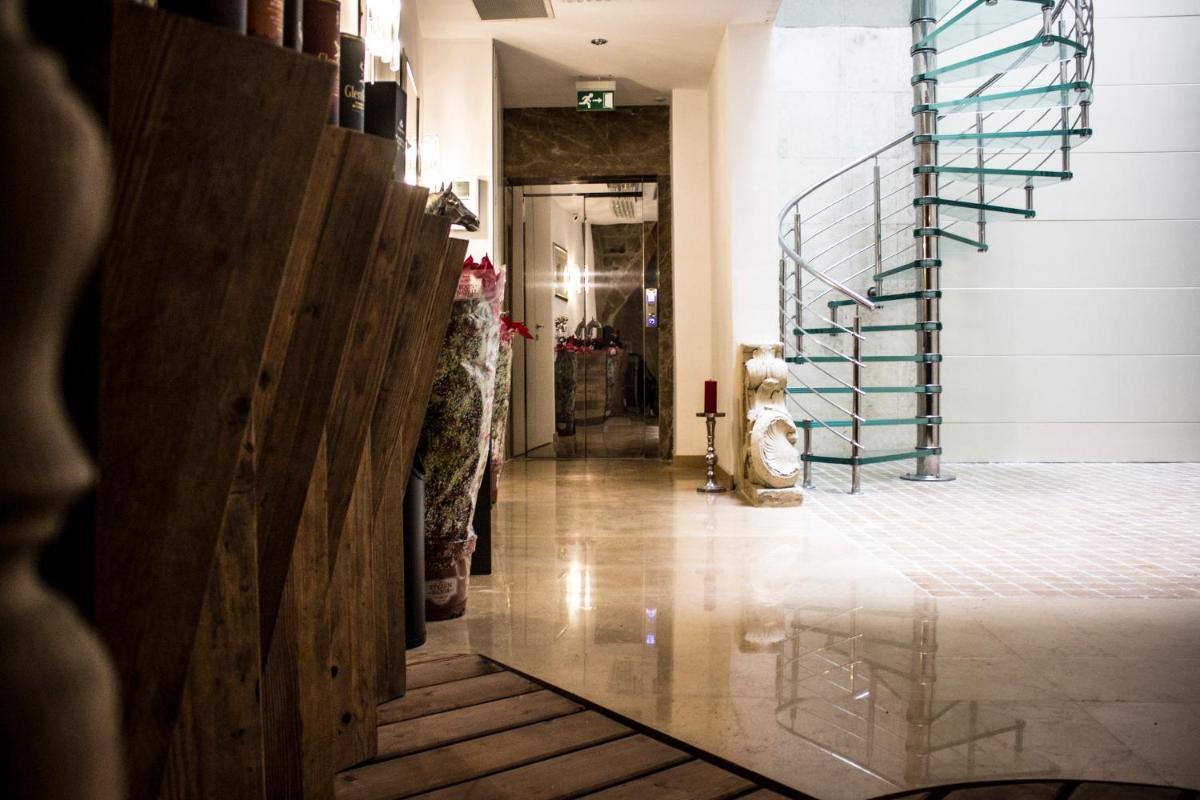 50th Guest House - Housity