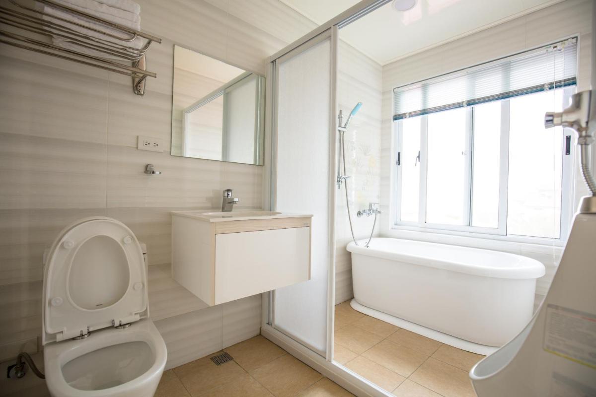 Iris Farmhouse - Housity