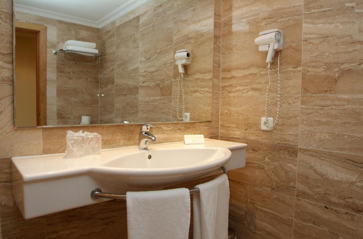 Un baño de Grupotel Montecarlo
