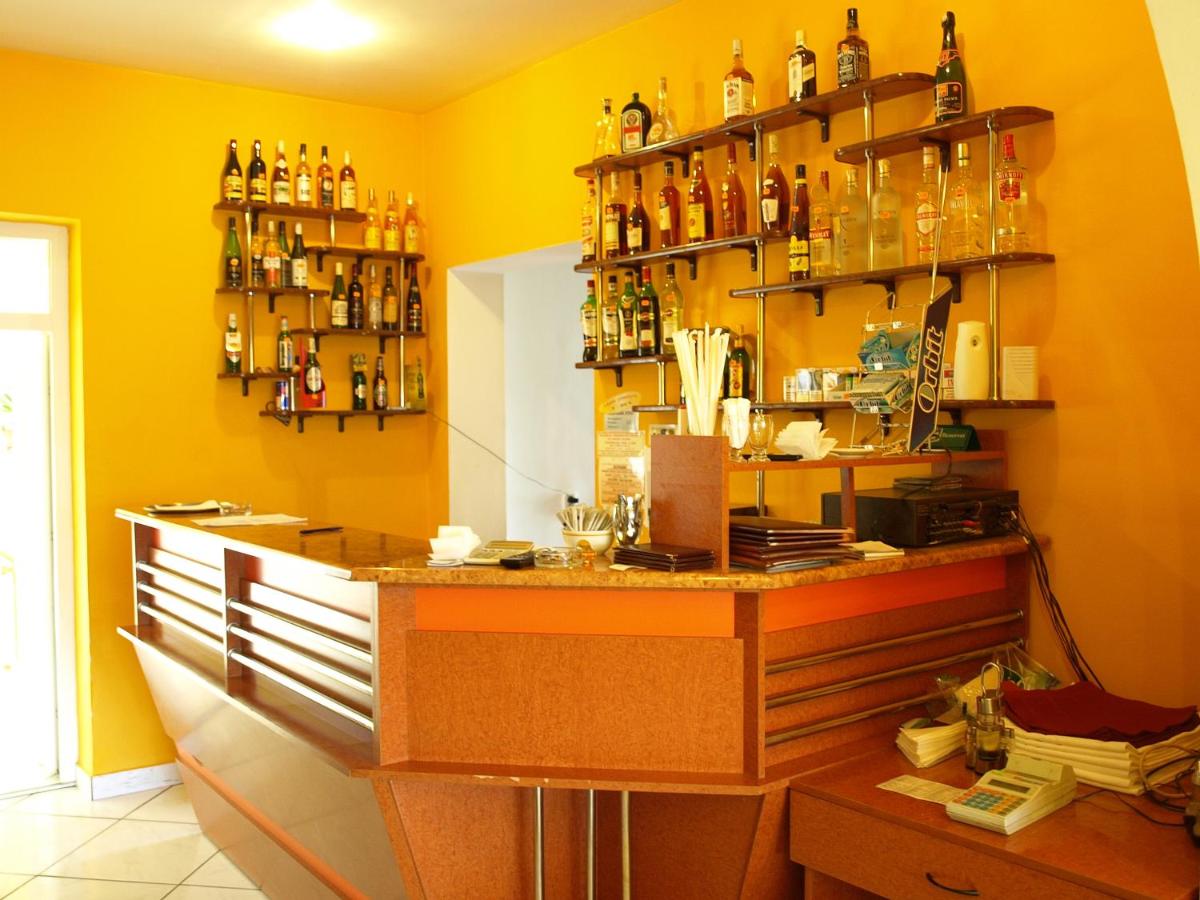 Hotel Mures - Housity