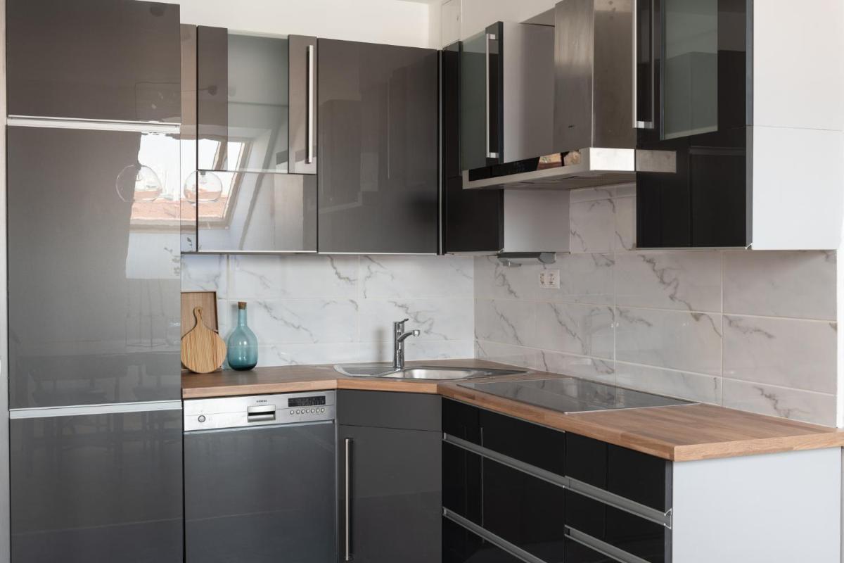 Suitetrails - Gozsdu Design Apartment