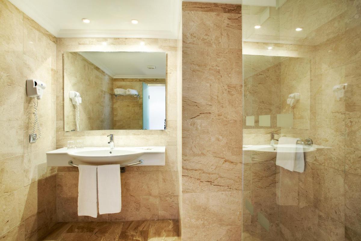 Un baño de Grupotel Montecarlo