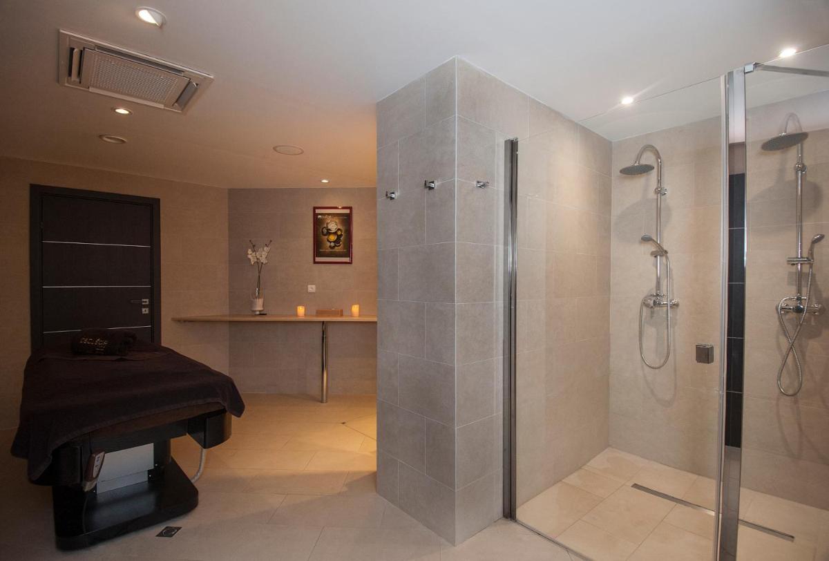 Salle de bains dans l'établissement Le Grand Hôtel Le Touquet-Paris-Plage