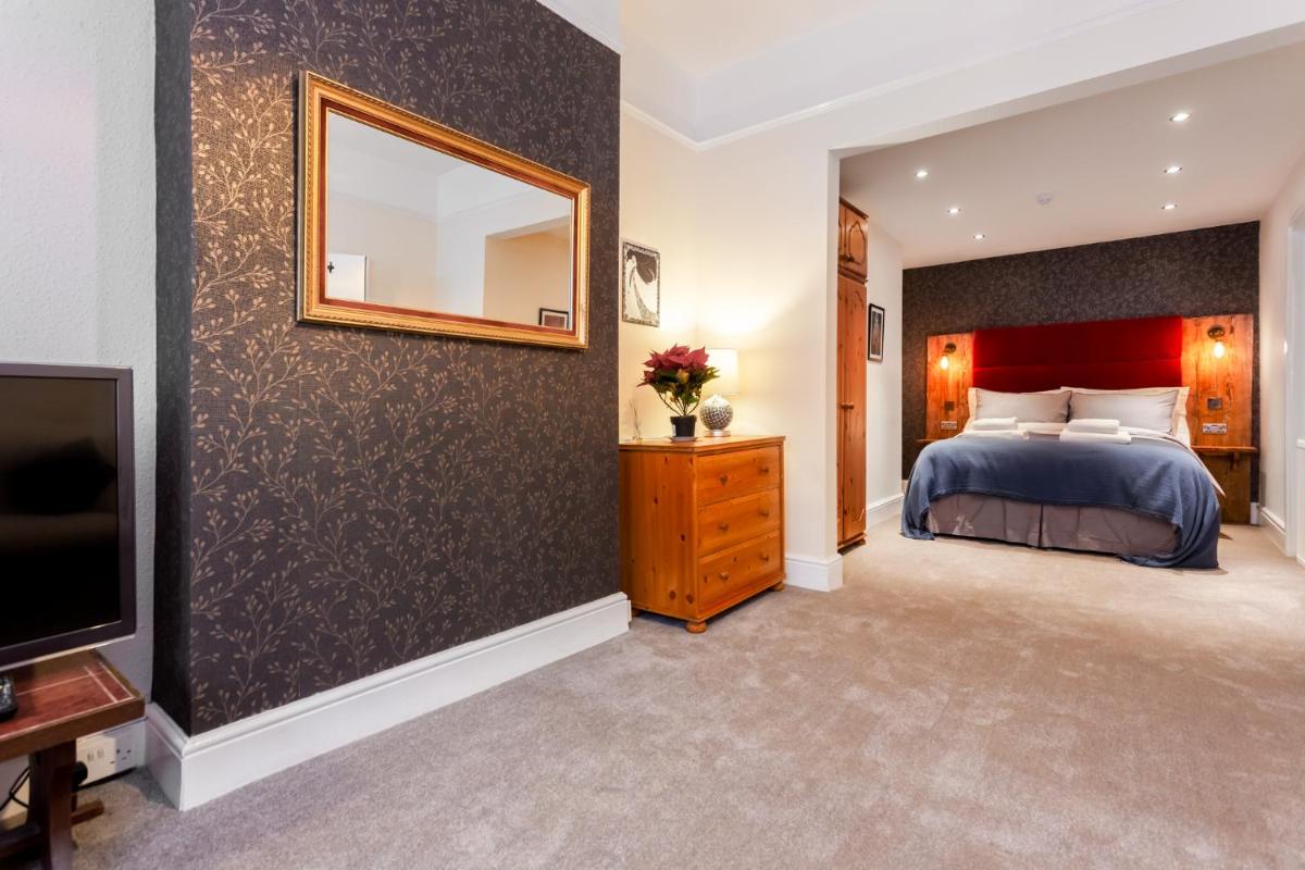 Gorgeous Town Centre Apt with Courtyard Garden - Housity