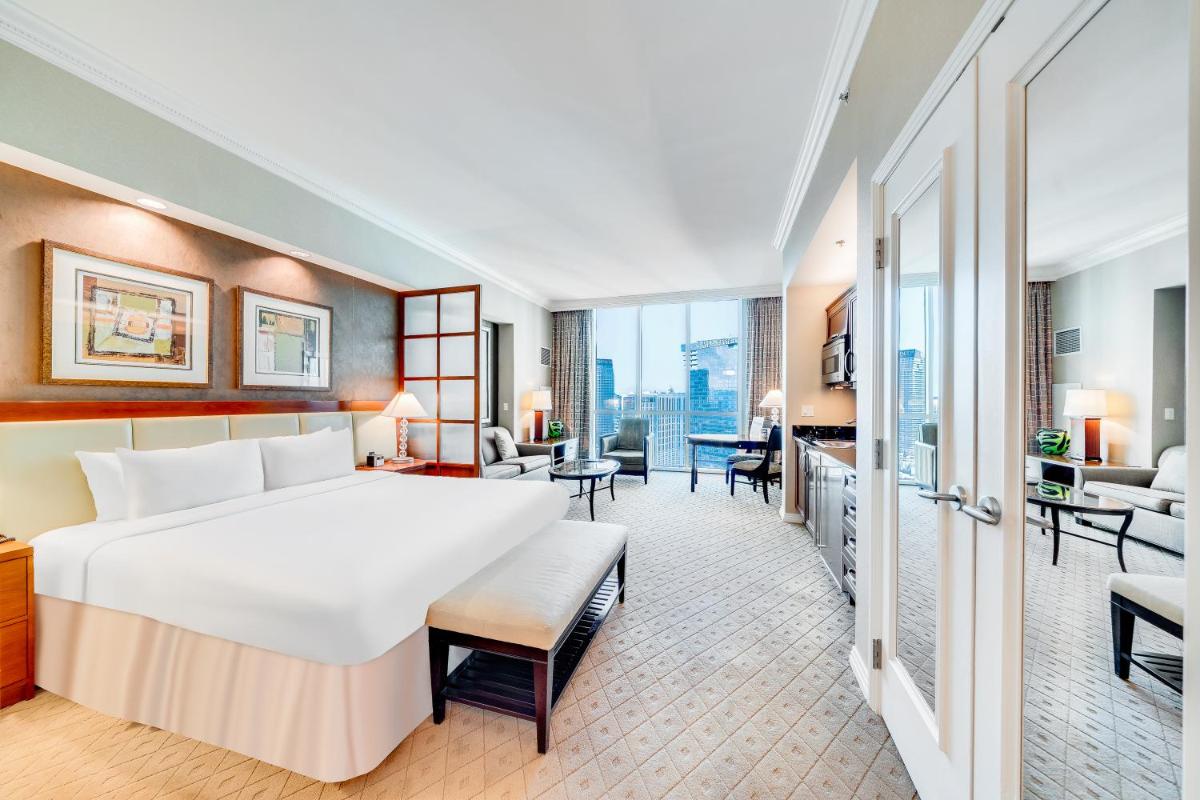 Jet Luxury at The Signature Condo Hotel - Housity