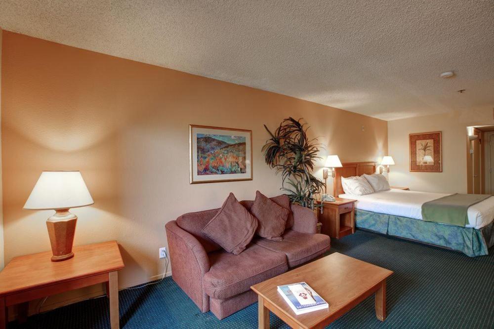 Miracle Springs Resort and Spa - Housity