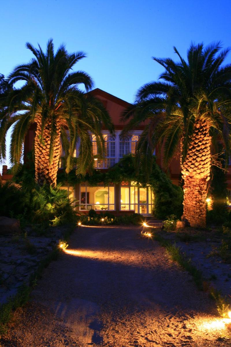 Jardín al aire libre en Hotel Valdepalacios Gourmand 5* GL