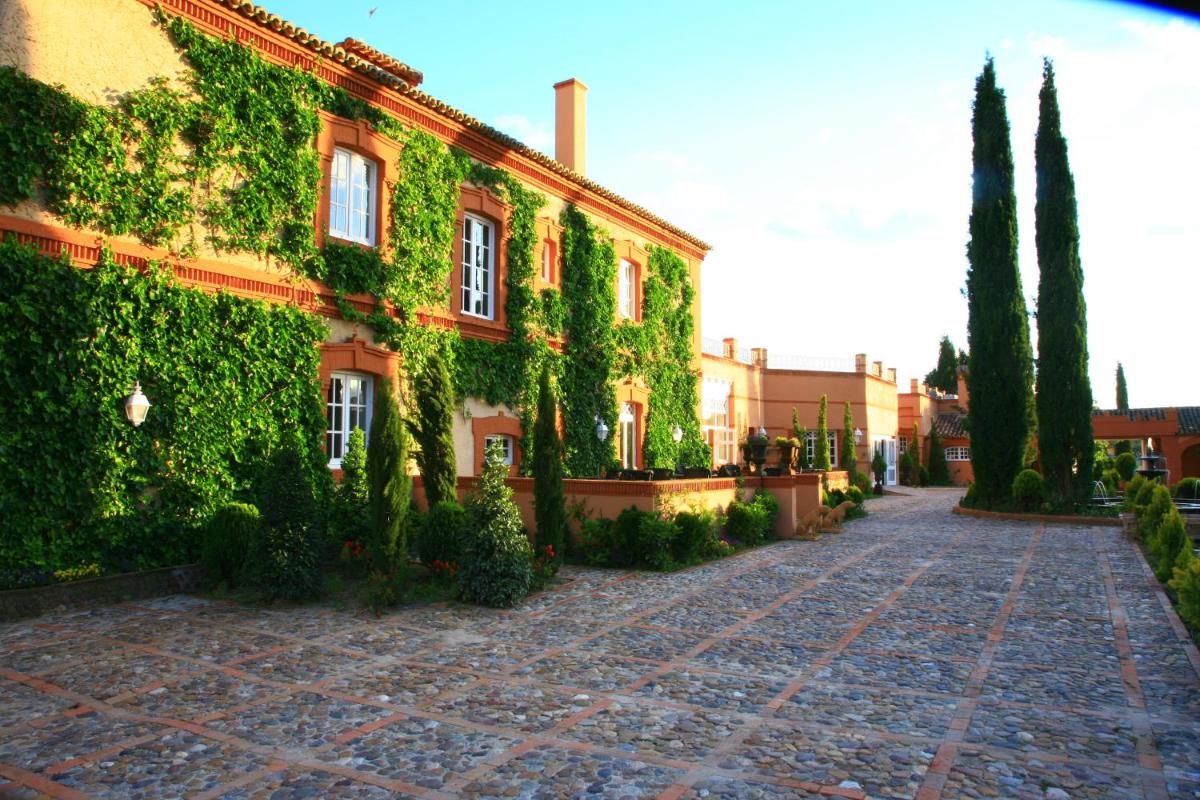 Jardín al aire libre en Hotel Valdepalacios Gourmand 5* GL