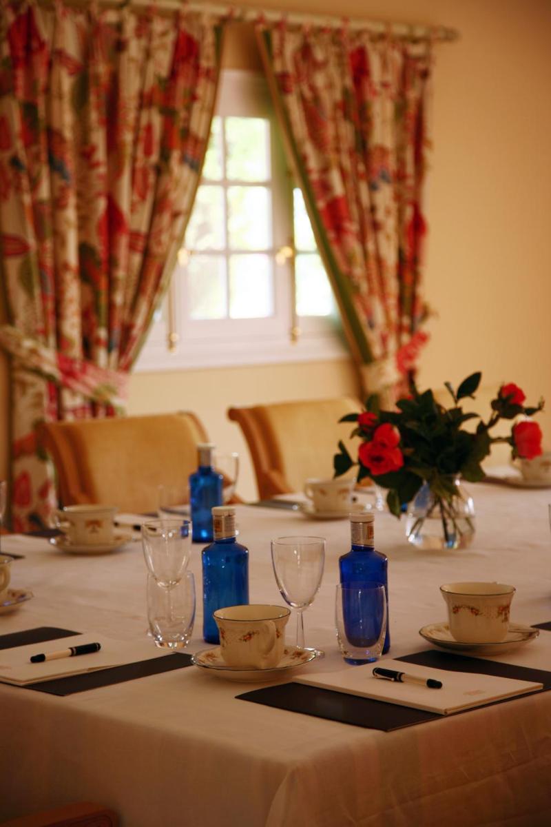 Un restaurante o sitio para comer en Hotel Valdepalacios Gourmand 5* GL