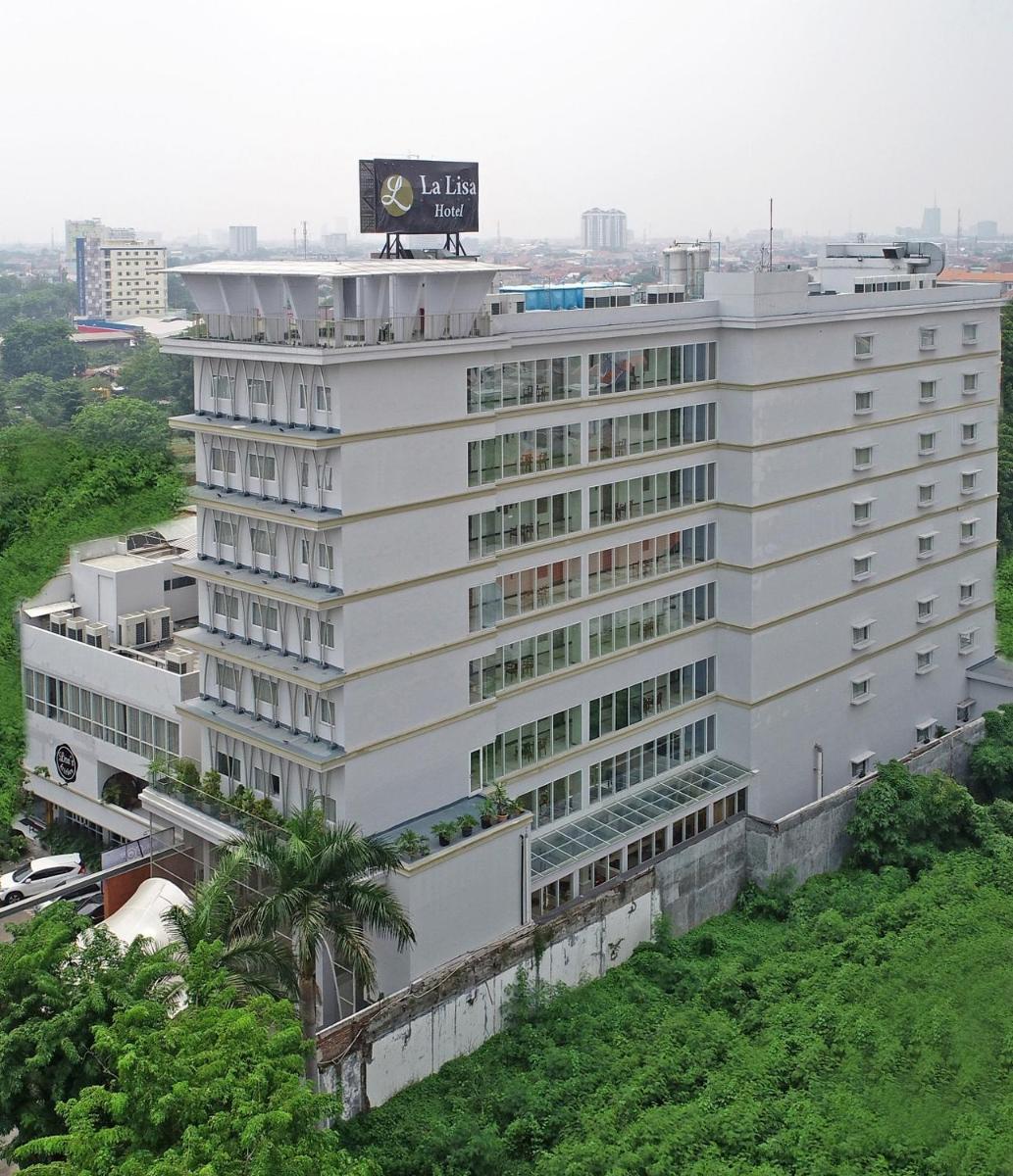 La Lisa Hotel Surabaya - Housity