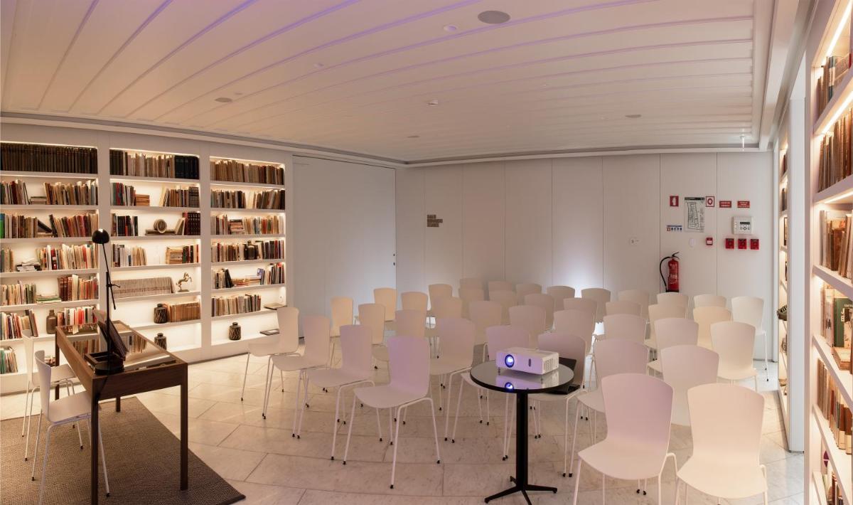 Uma área de estar em Lisboa Pessoa Hotel