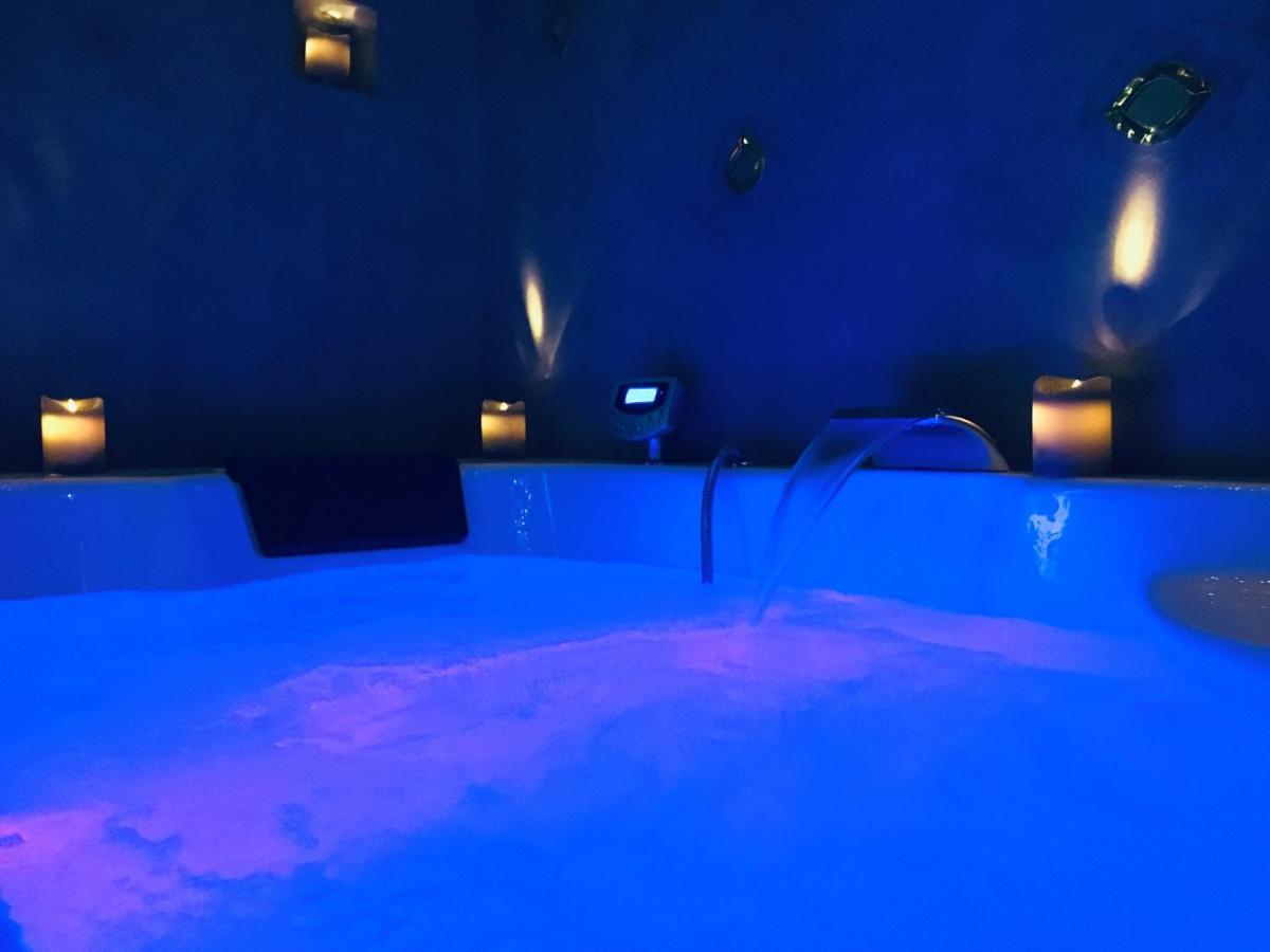 PRIVATE ROOM & SPA avec Jacuzzi privatif - Housity