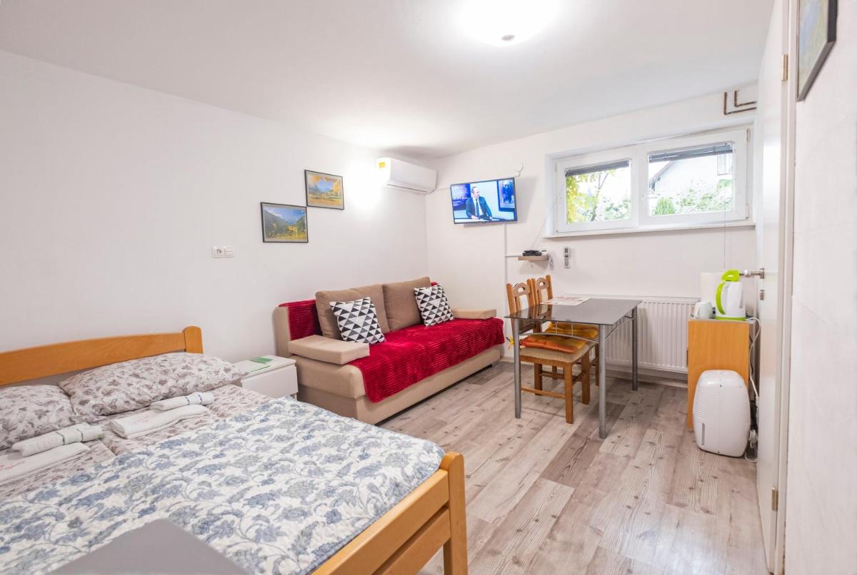 Newly renovated Studio with Air Conditioner & FREE Parking - Housity