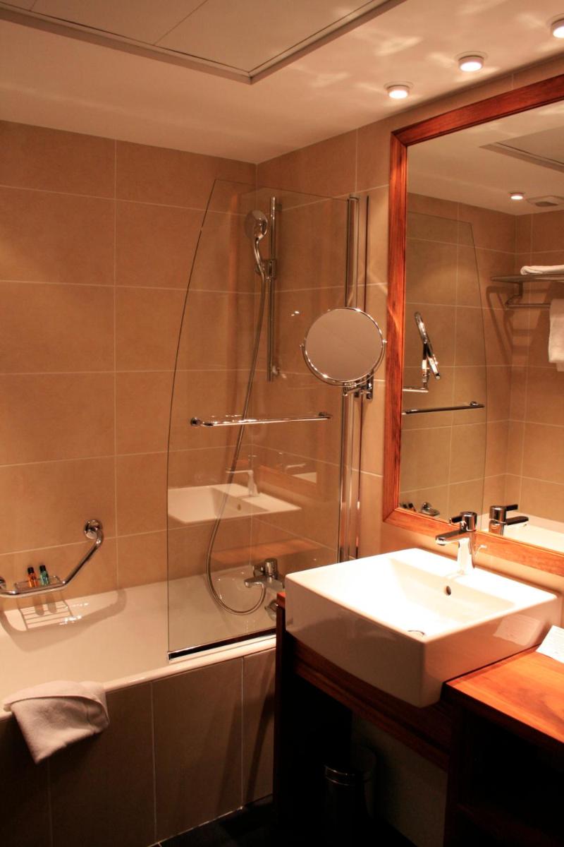 Salle de bains dans l'établissement Abbaye des Capucins Spa & Resort