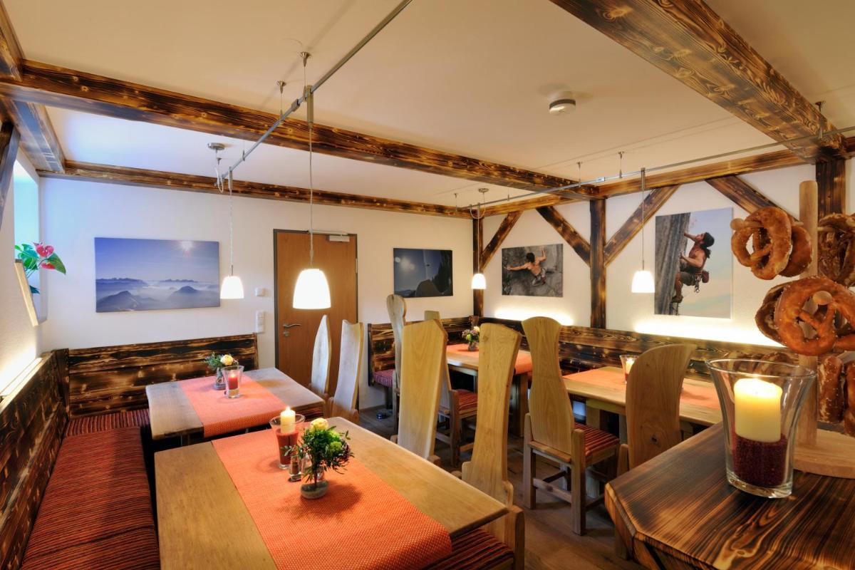 Ein Sitzbereich in der Unterkunft Alpenglühn Apartments - Adult Only