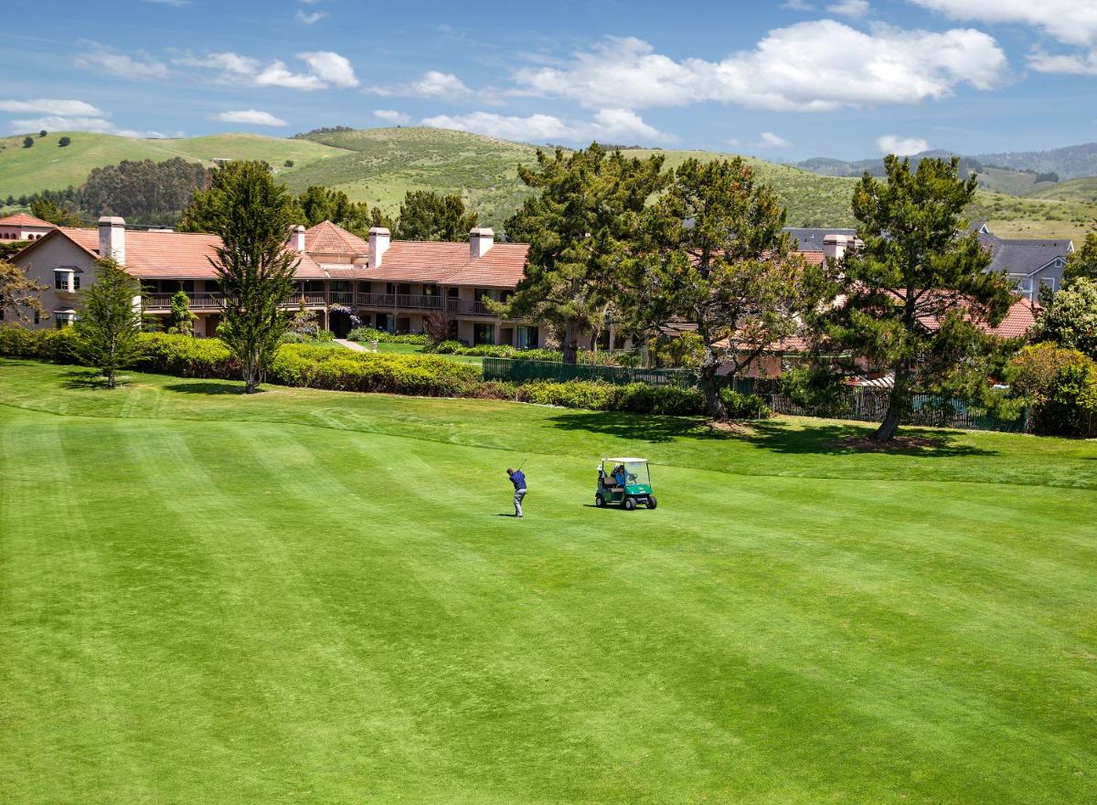Half Moon Bay Lodge - Housity