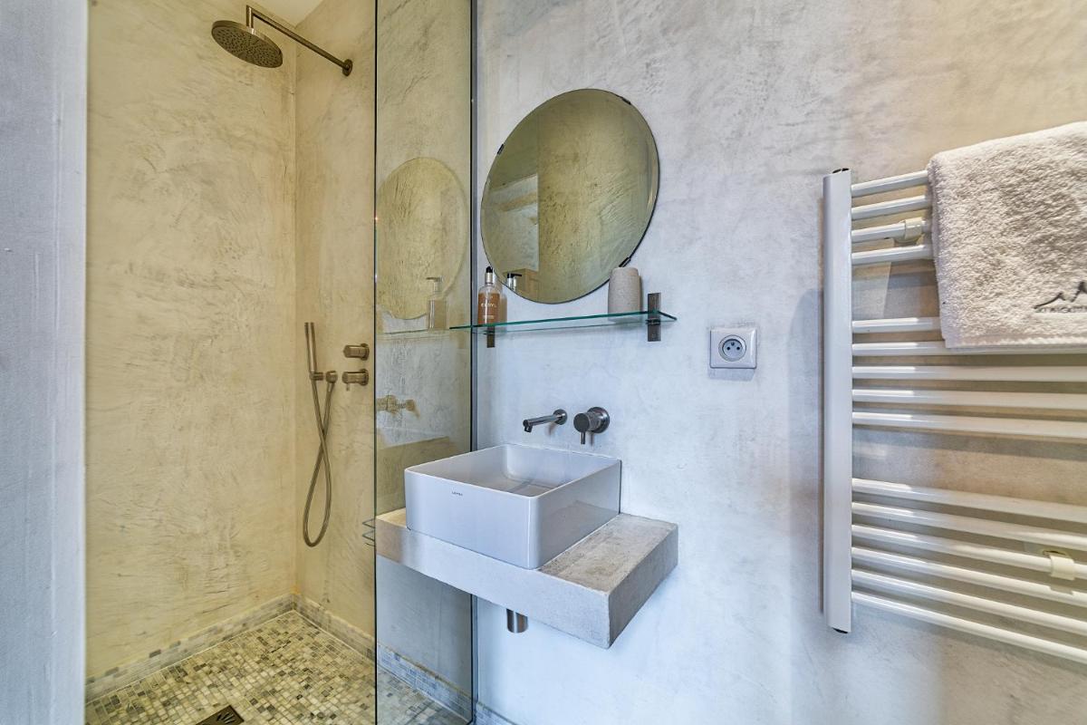 Marie Paradis Studio Apt 15 - Housity