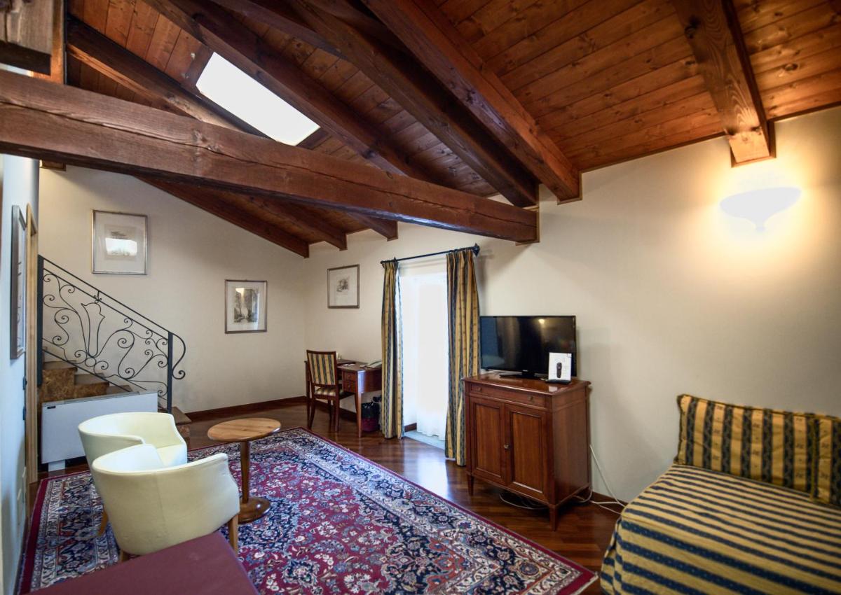 Castello Rosso - Housity