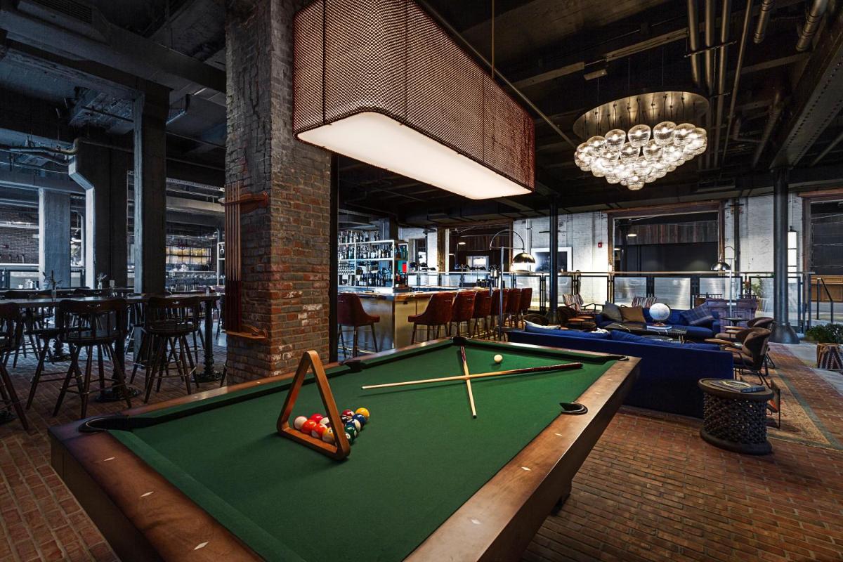 Crossroads Hotel - Housity