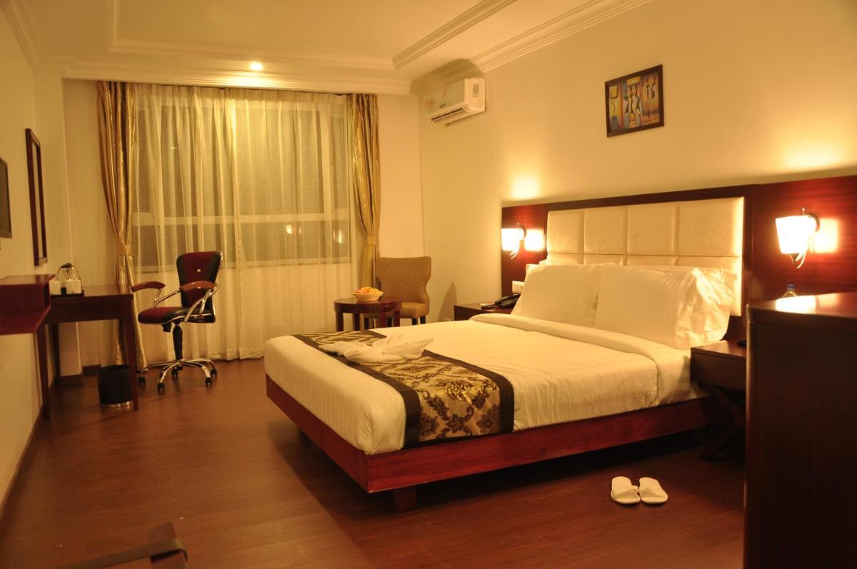 Grand Clarks Inn - Housity