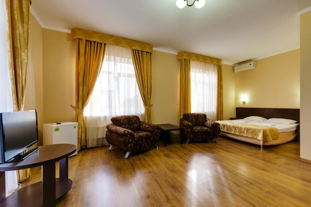 Hotel Zapadniy - Housity