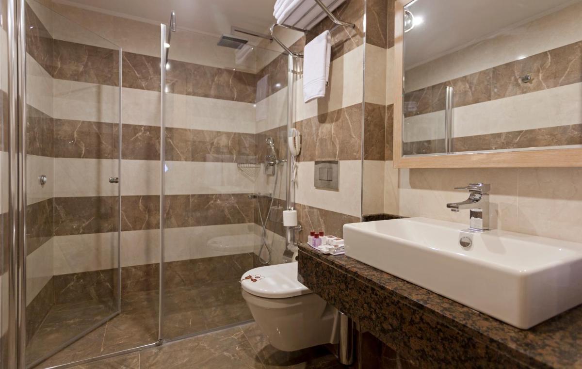 Xperia Saray Beach Hotel - Housity