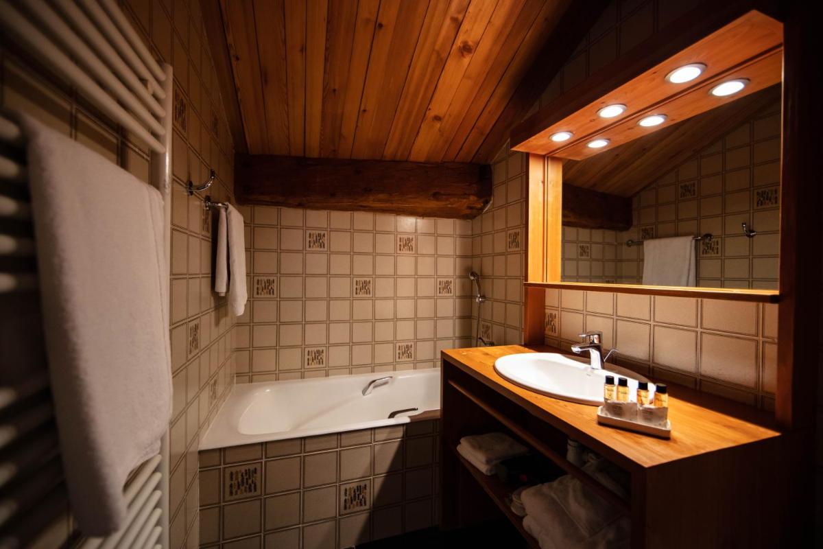 Salle de bains dans l'établissement La Savoyarde