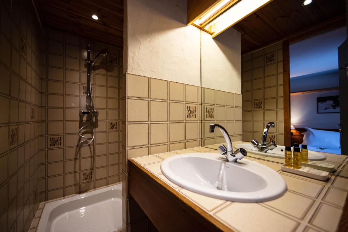 Salle de bains dans l'établissement La Savoyarde