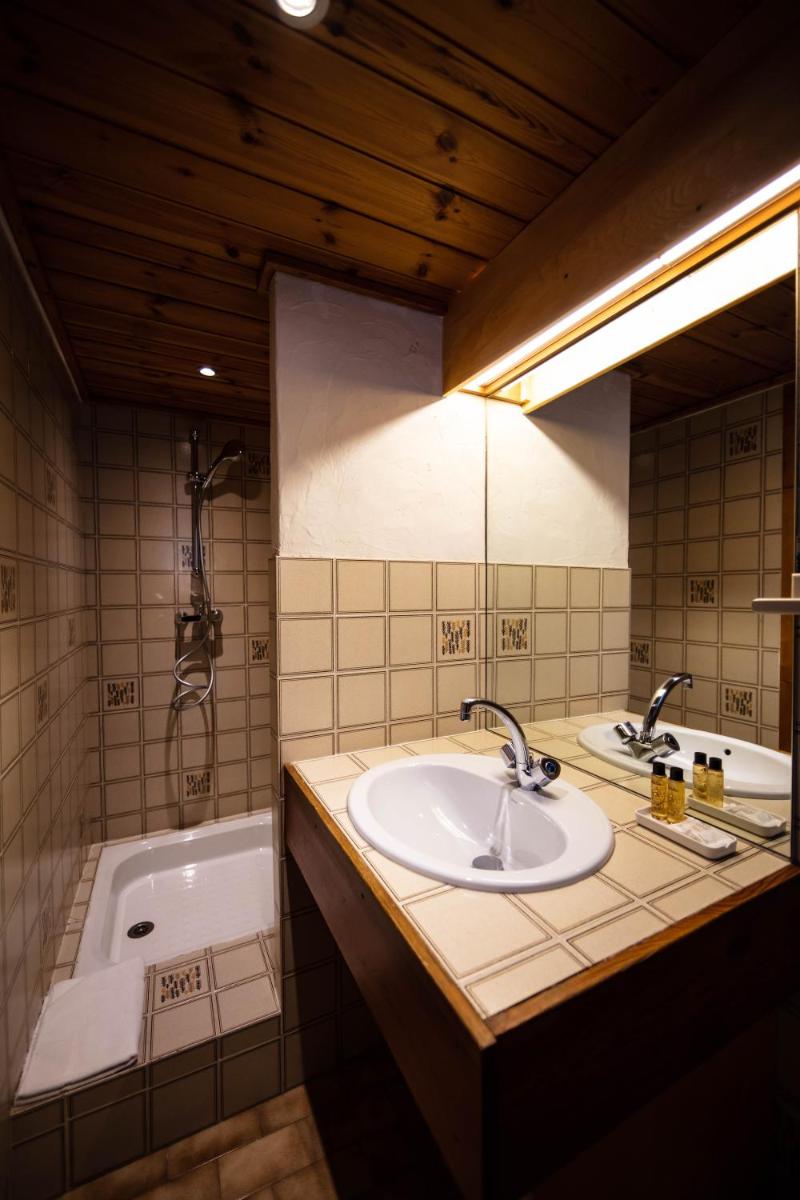 Salle de bains dans l'établissement La Savoyarde